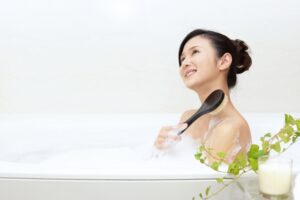 お風呂の中で自分の時間を過ごしてる